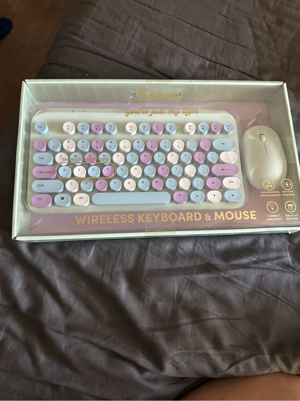 Poppy Pastel Wireless Keyboard & Mouse Set NWT Color is like a mint green